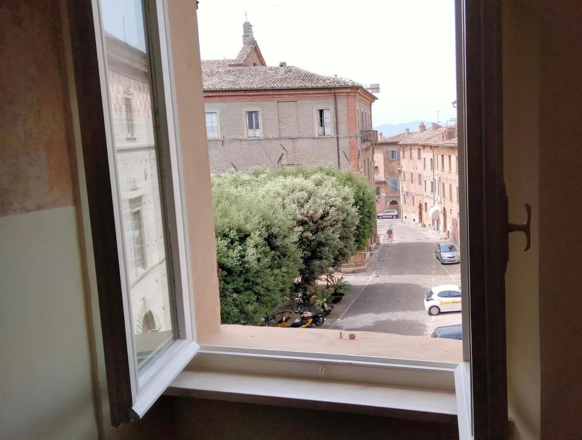 Attico Sulla Bouganville Corinaldo Buitenkant foto